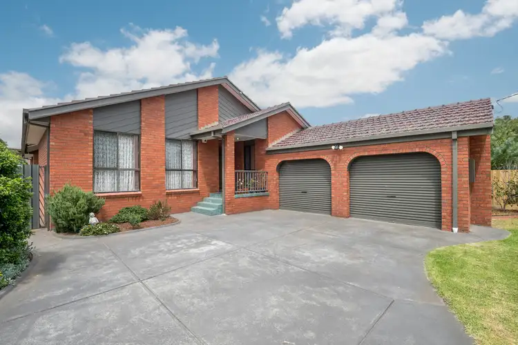 13 Beacon Hills Crescent, Craigieburn VIC 3064