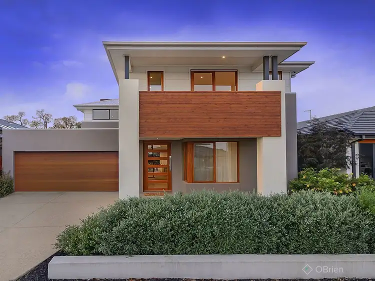 18 Lucinda Lane, Cranbourne North VIC 3977