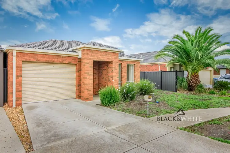 7 Peppermint Crescent, Manor Lakes VIC 3024