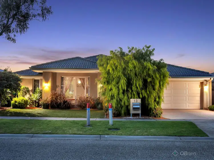 13 McMahon Avenue, Cranbourne North VIC 3977