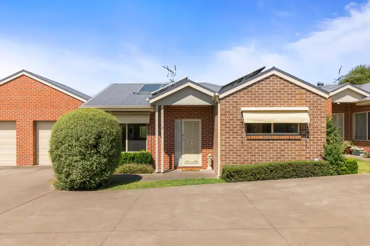 Main view of Homely unit listing, 2/25 Roch Court, Ballan VIC 3342