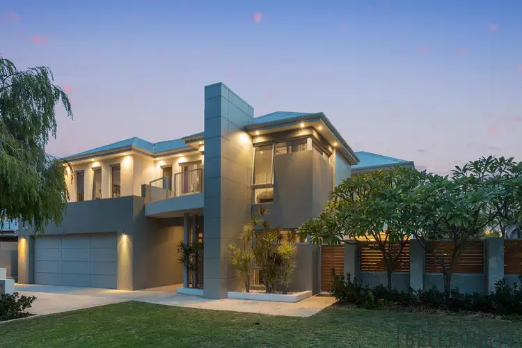 11 Letchworth Centre Avenue, Salter Point WA 6152