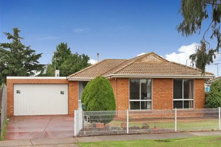 122 Prince Of Wales Avenue, Mill Park VIC 3082