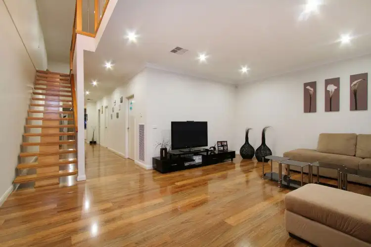 11 Farnham Crescent, Mill Park VIC 3082