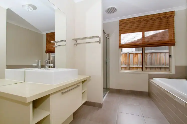 Sixth view of Homely house listing, 5 Beechwood Court, Mernda VIC 3754