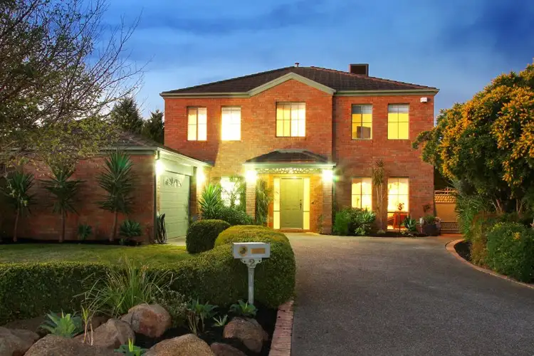 2 Roe Way, Mill Park VIC 3082