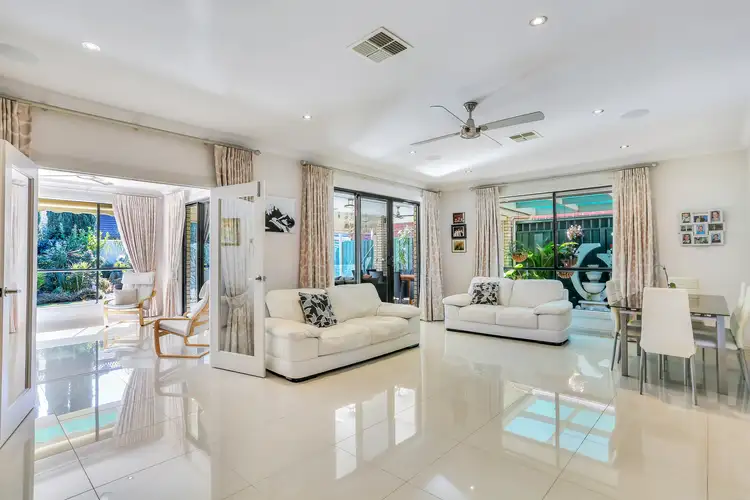 6 Magenta Court, Mawson Lakes SA 5095