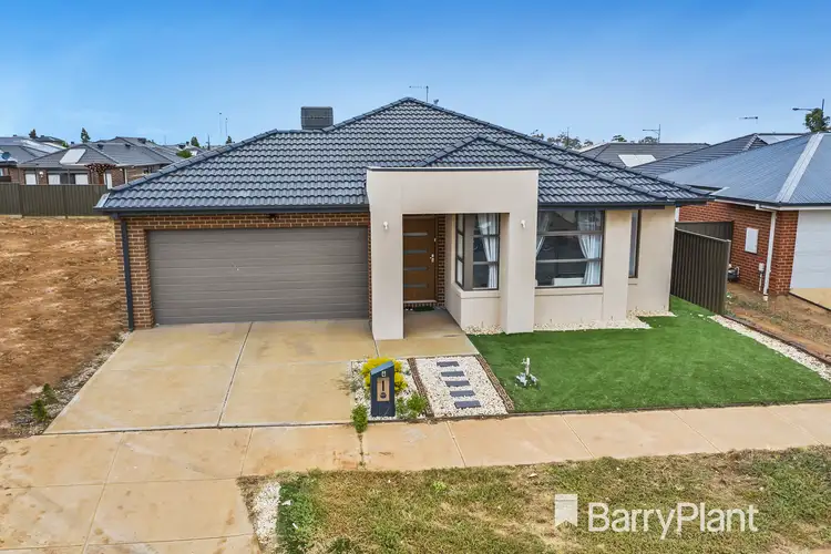 4 Stonehenge Drive, Melton South VIC 3338