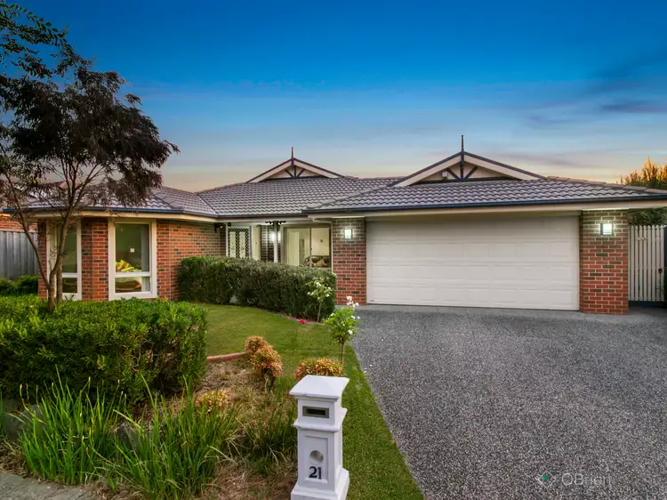 21 Meadowlands Way, Berwick VIC 3806