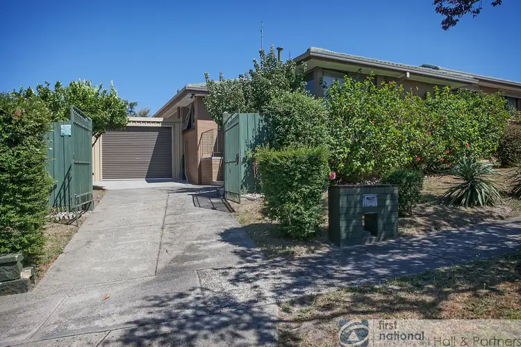 2/15 Rawdon Hill Drive, Dandenong North VIC 3175