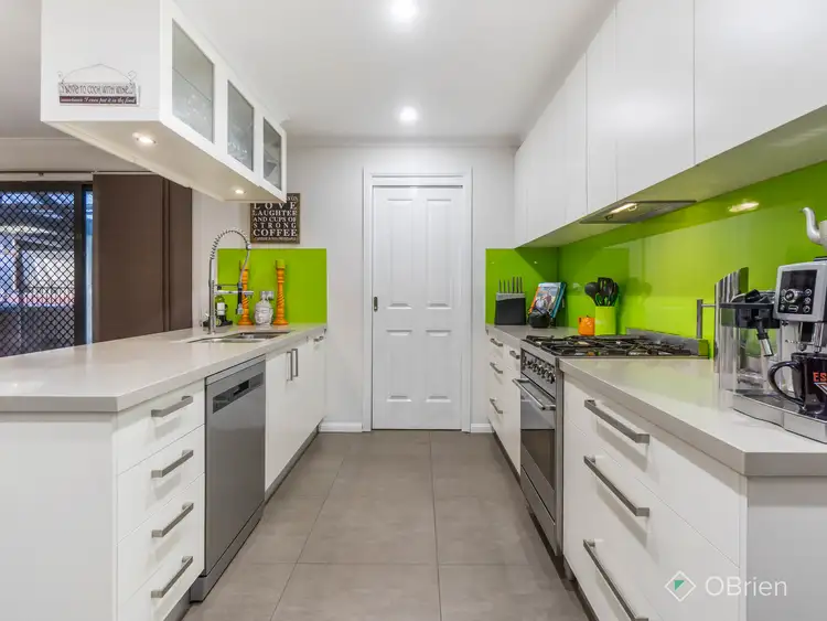 Fifth view of Homely house listing, 5 Pinjara Court, Hillside VIC 3037