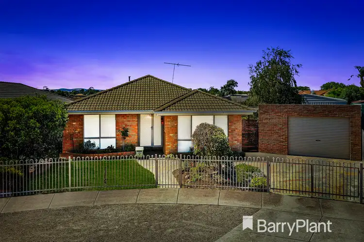 9 Regal Court, Melton South VIC 3338