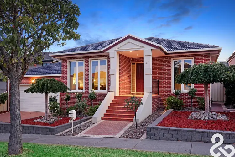 37 Tyndall Way, Mill Park VIC 3082