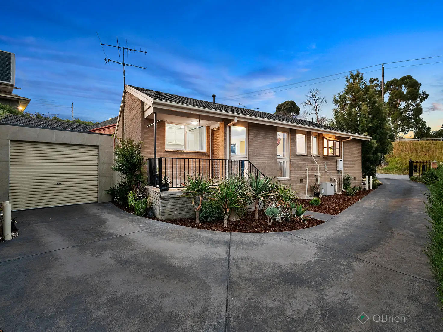 Main view of Homely unit listing, 10 Heatherton Road, Endeavour Hills VIC 3802