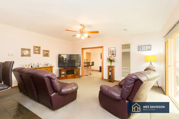 Fifth view of Homely house listing, 8 Mintern Crescent, Horsham VIC 3400