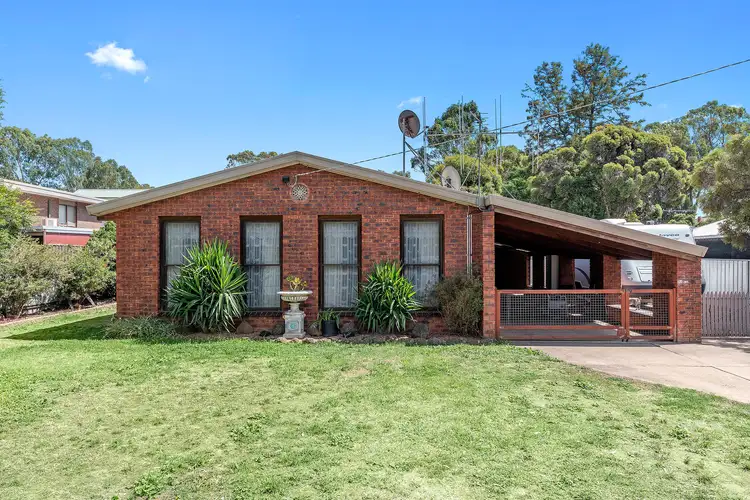 114 Crusoe Road, Kangaroo Flat VIC 3555