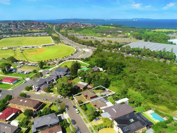 Fifth view of Homely house listing, 10 Wills Avenue, Chifley NSW 2036