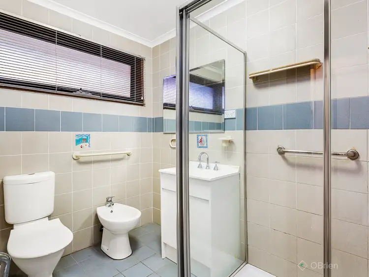 Fifth view of Homely house listing, 10 Quirk Court, Endeavour Hills VIC 3802