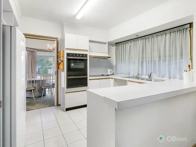Fifth view of Homely house listing, 16 Faygate Court, Frankston VIC 3199
