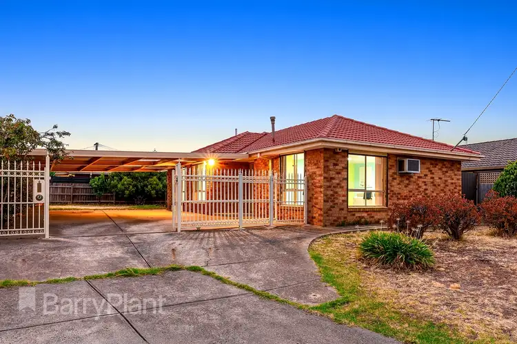 8 English Court, Kings Park VIC 3021