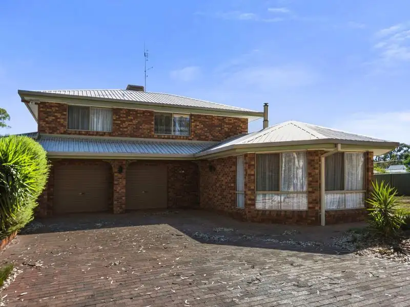 Main view of Homely house listing, 8 Clarcoll Crescent South, Kangaroo Flat VIC 3555