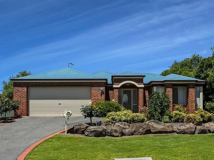 3 Ellesmere Terrace, Strathdale VIC 3550