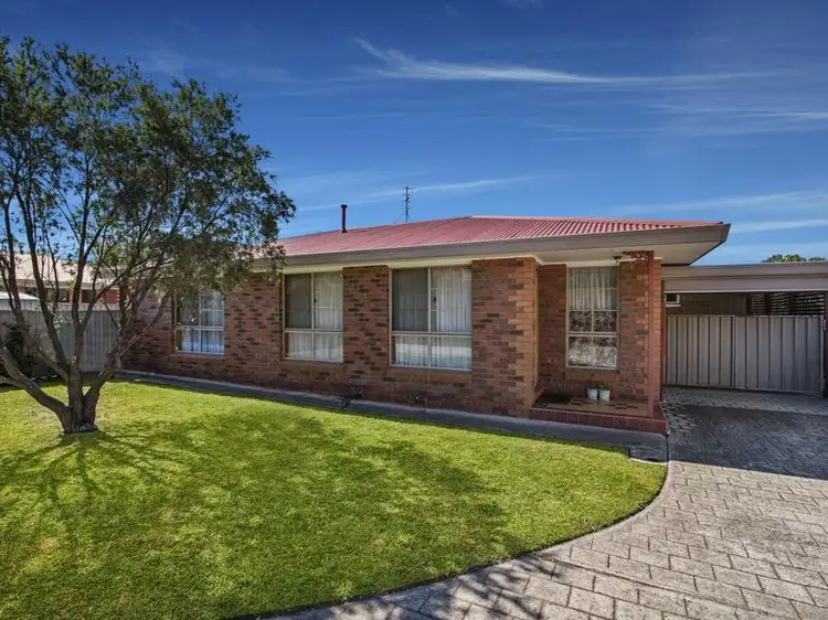 Main view of Homely unit listing, 2/19 O'Dea Crescent, Kangaroo Flat VIC 3555