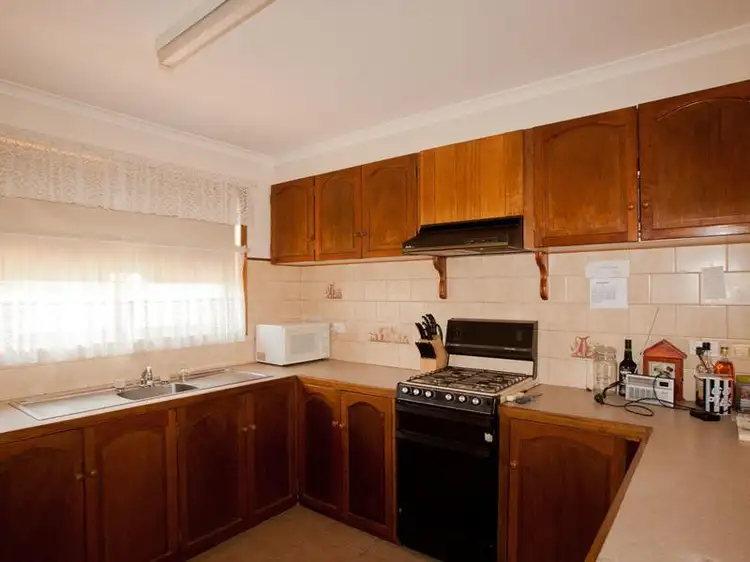 Second view of Homely unit listing, 2/19 O'Dea Crescent, Kangaroo Flat VIC 3555