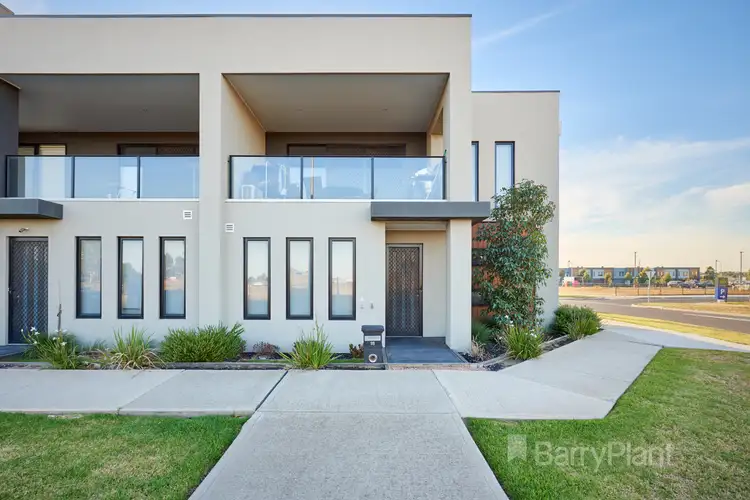 18 Bentley Lane, Clyde North VIC 3978