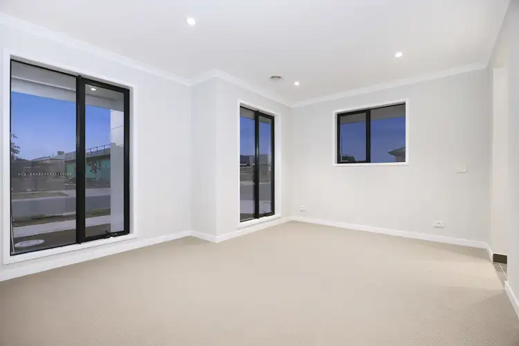 Fifth view of Homely house listing, 1 Acmena Place, Craigieburn VIC 3064