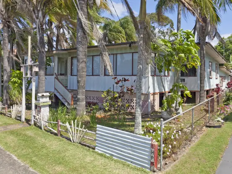751 Esplanade, Lota QLD 4179