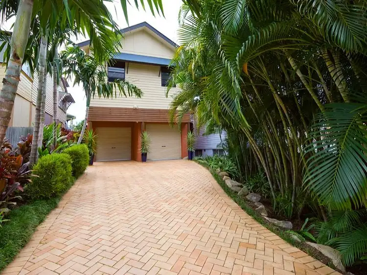 121 Cambridge Parade, Manly QLD 4179
