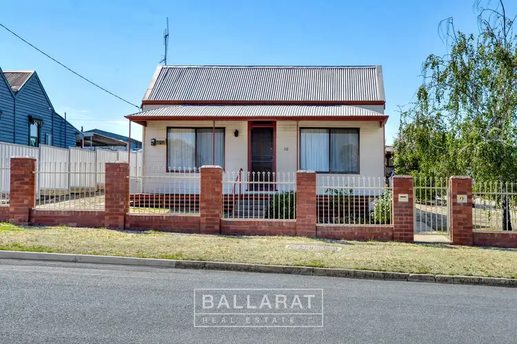 10 Outtrim Street, Maryborough VIC 3465