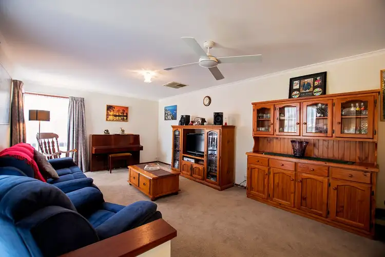 Fifth view of Homely house listing, 10 Emma Court, Echuca VIC 3564