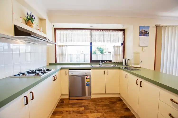 Sixth view of Homely house listing, 10 Emma Court, Echuca VIC 3564