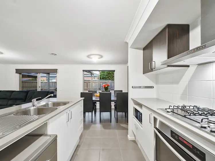 Fifth view of Homely house listing, 10 Kosciuszko Circuit, Clyde VIC 3978