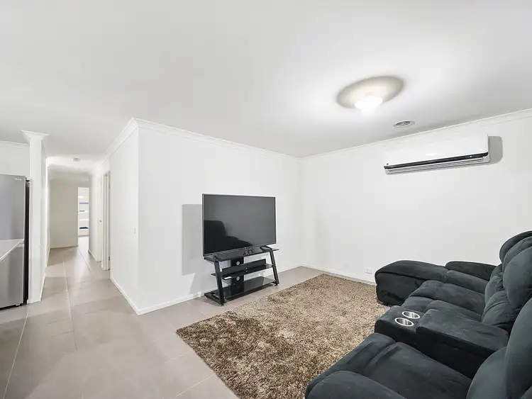 Sixth view of Homely house listing, 10 Kosciuszko Circuit, Clyde VIC 3978