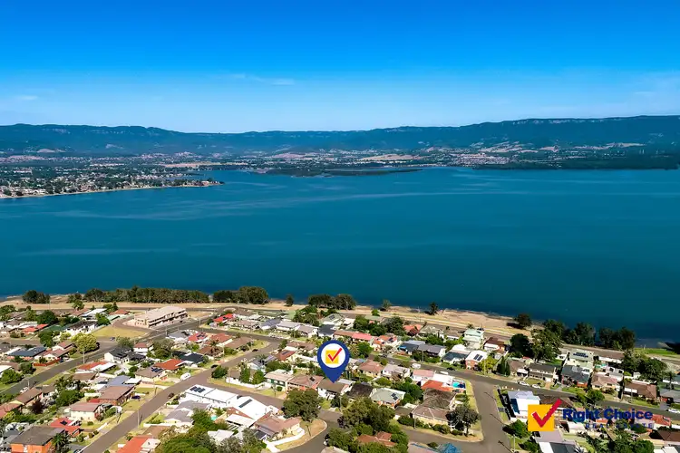 5 Lyons Avenue, Mount Warrigal NSW 2528