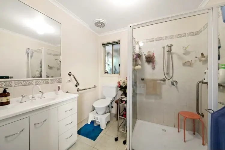 Fifth view of Homely house listing, 10 Jacqueline Place, Pakenham VIC 3810