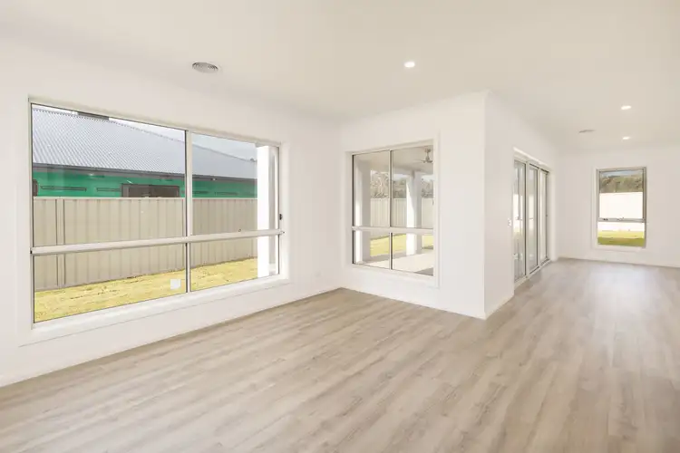 Fifth view of Homely house listing, 31 Erlandsen Circuit, Wodonga VIC 3690