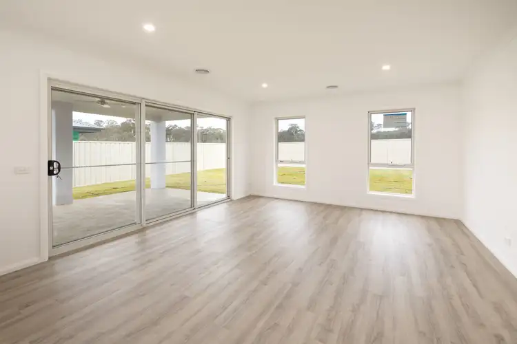 Sixth view of Homely house listing, 31 Erlandsen Circuit, Wodonga VIC 3690