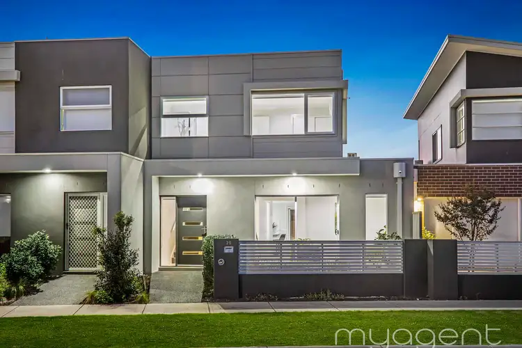 Main view of Homely townhouse listing, 28 Debra Avenue, Pakenham VIC 3810