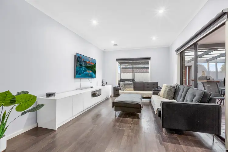 15 Royale Drive, Fraser Rise VIC 3336