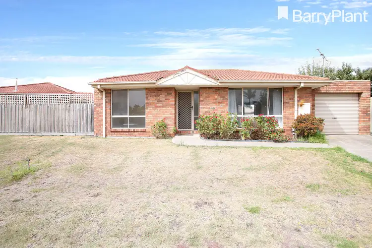 9 Iris Close, Cranbourne North VIC 3977
