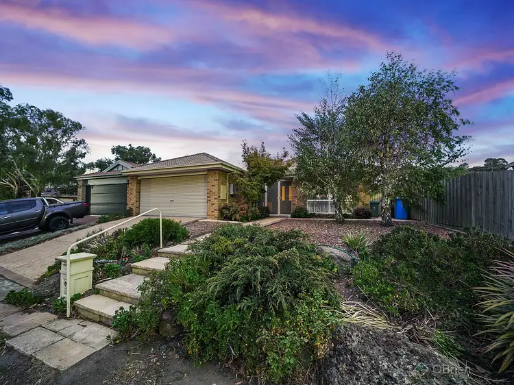 32 Dutton Close, Lynbrook VIC 3975