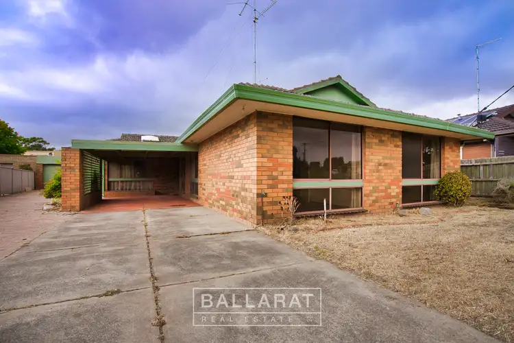 60 Browns Parade, Wendouree VIC 3355