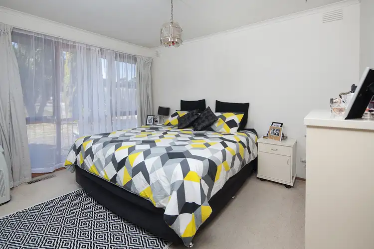 Seventh view of Homely house listing, 4 Quirk Court, Endeavour Hills VIC 3802