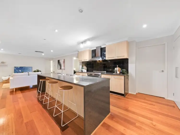 Fifth view of Homely house listing, 2 Glasshouse Court, Berwick VIC 3806