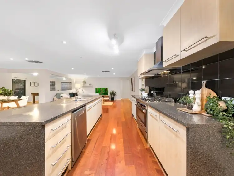 Sixth view of Homely house listing, 2 Glasshouse Court, Berwick VIC 3806