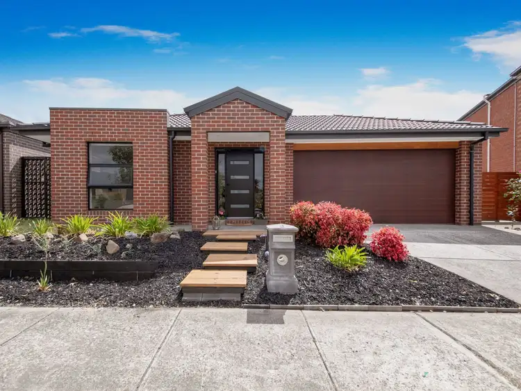 8 Merlin Drive, Cranbourne North VIC 3977